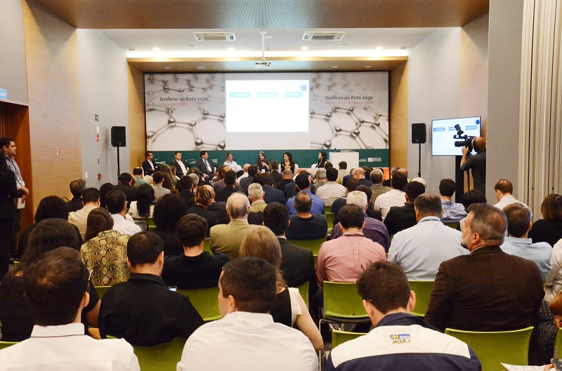 Painel das Instituições de Ciência e Tecnologia com a pesquisadora Clascídia Furtado (Foto: Finep/Reprodução)