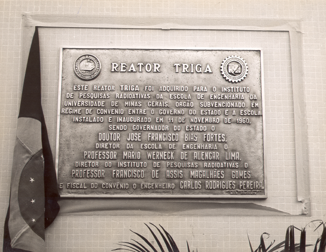 Placa de inauguração do reator TRIGA